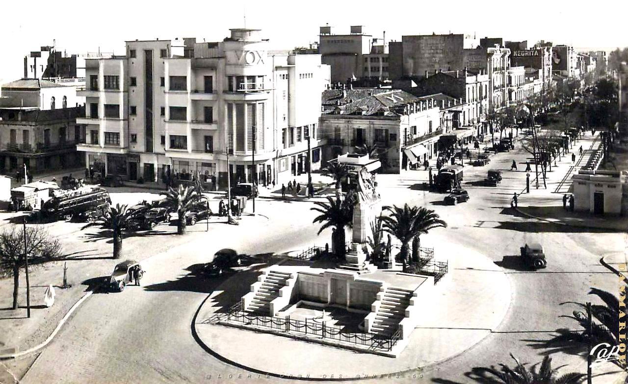 Sidi-bel-Abbes - Place Clemenceau et Monument aux Morts.jpg